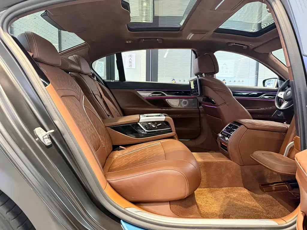 BMW 7 Series 2020 — фото 10