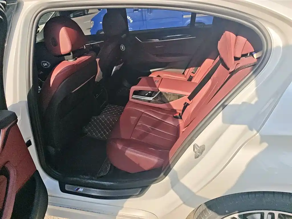 BMW 5 Series 2019 — фото 18