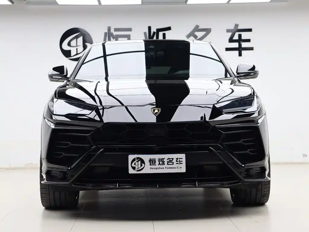 Lamborghini Urus 2019 — фото 31