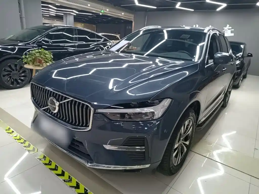 Volvo XC60 2023 — фото 1