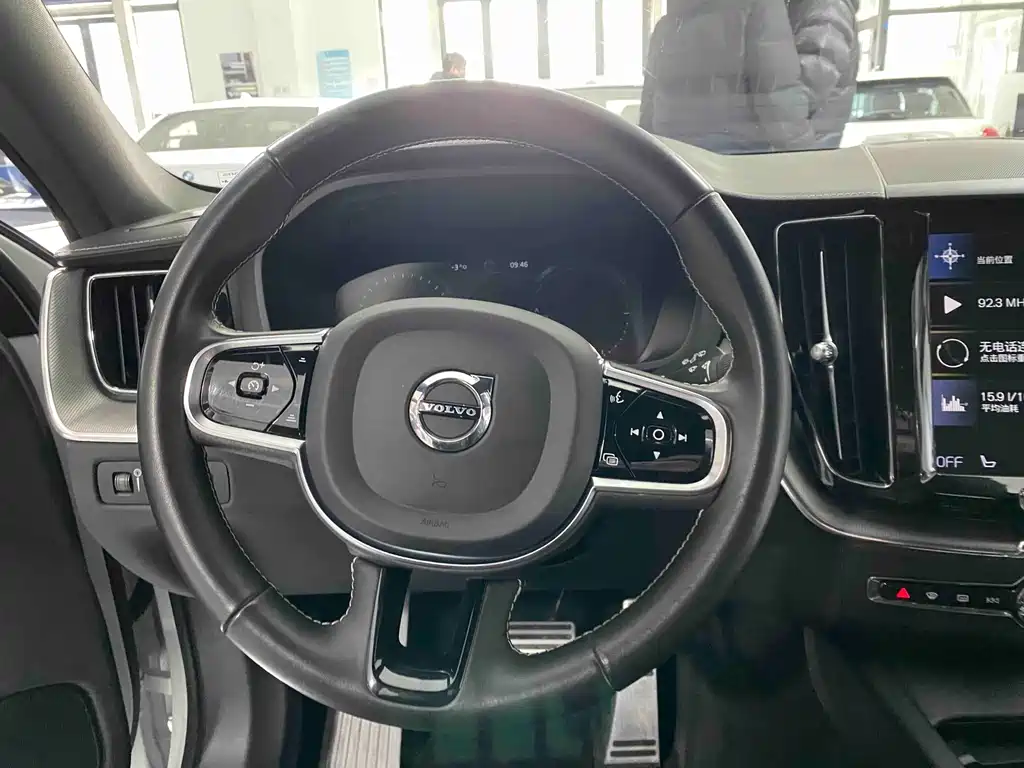 Volvo XC60 Plug-In Hybrid 2021 — фото 14