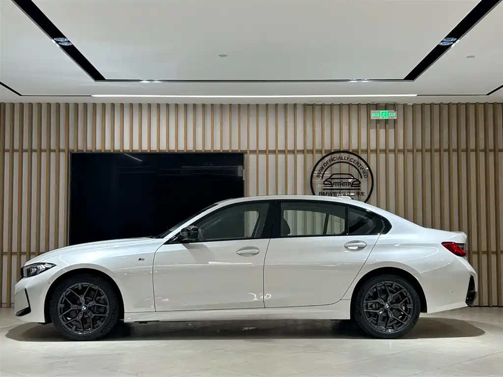 BMW 3 Series 2025 — фото 10