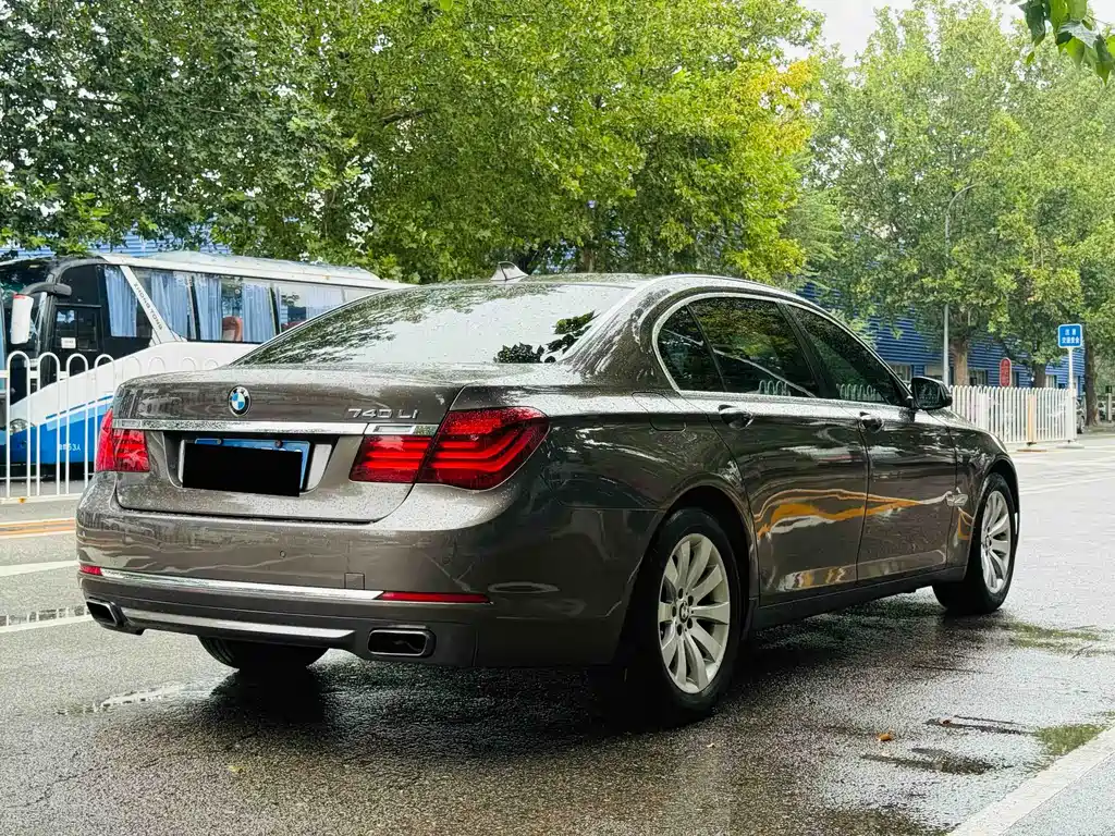 BMW 7 Series 2013 — фото 25