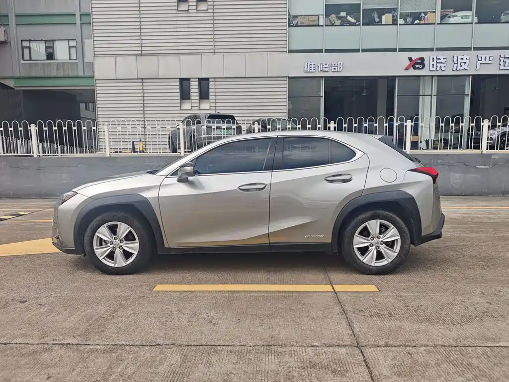 Lexus UX 2019