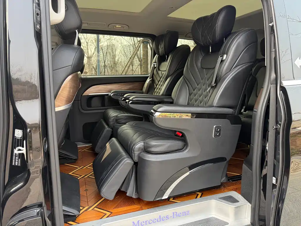 Mercedes-Benz V-Class 2022 — фото 13