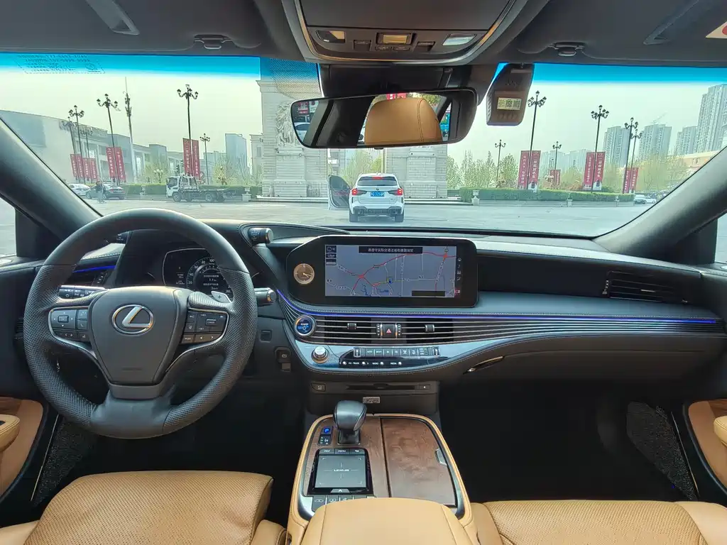 Lexus LS 2021
