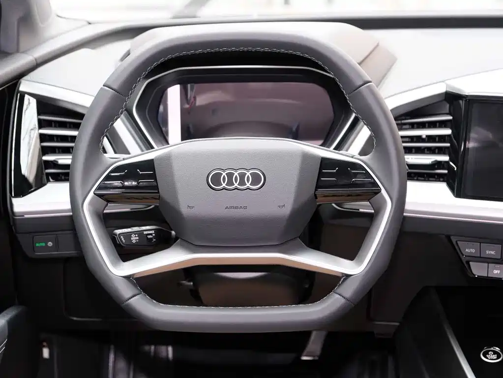 Audi Q4 e-tron — фото 10