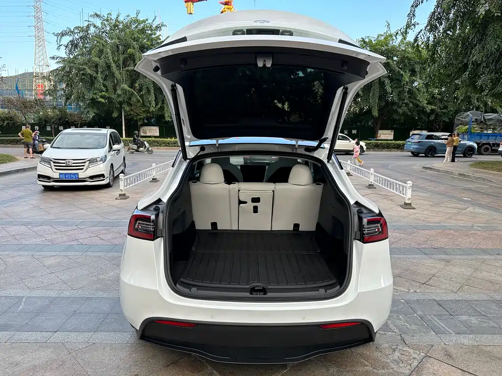 Tesla Model Y 2022 — фото 17