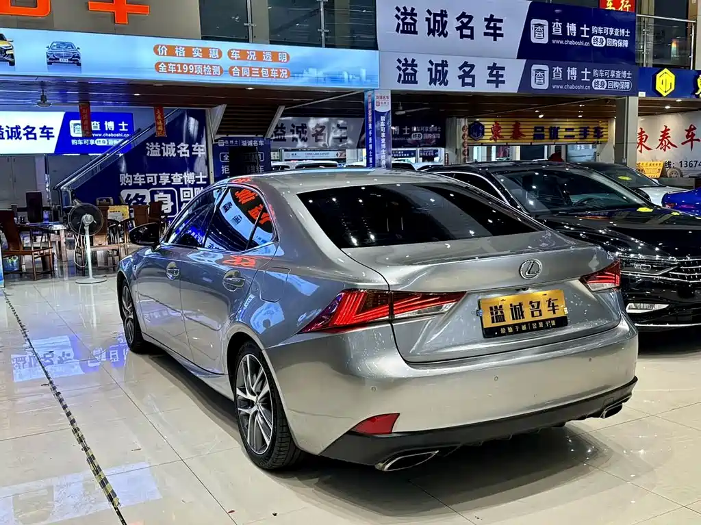 Lexus IS 2018 — фото 14