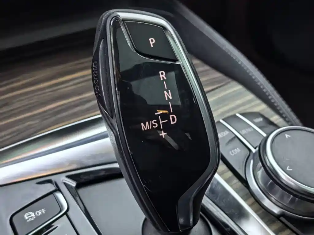 BMW 6 Series GT 2018 — фото 10