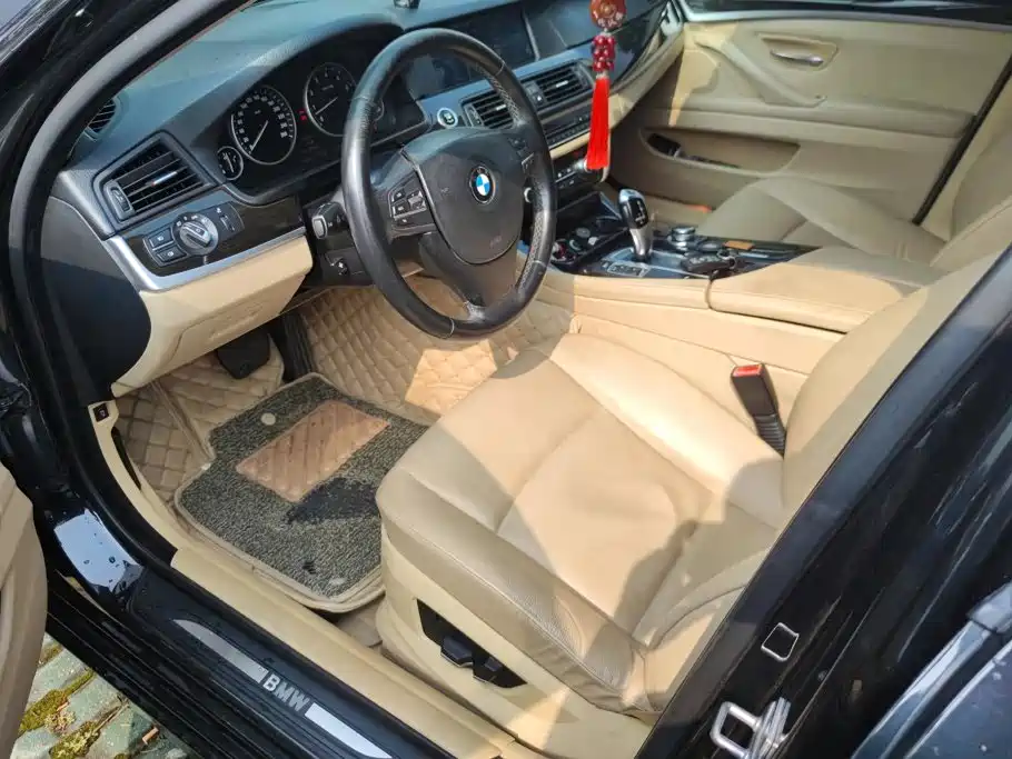 BMW 5 Series 2012 — фото 9