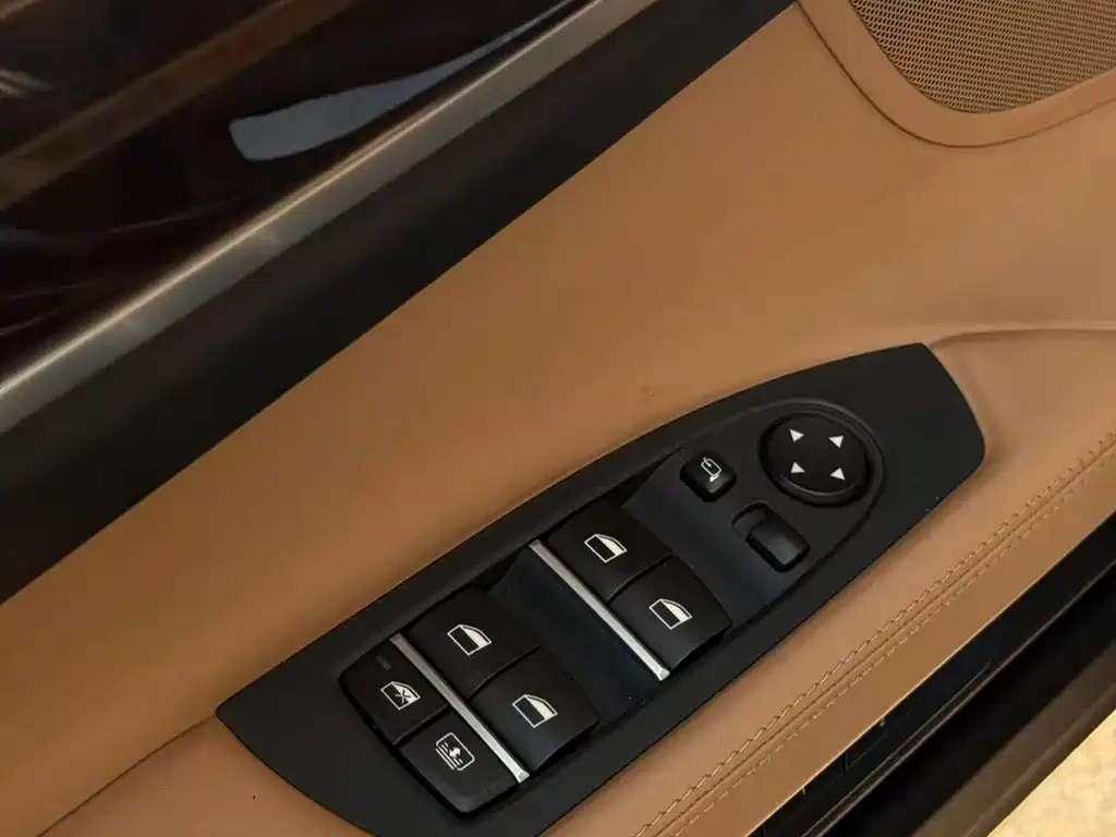 BMW 7 Series 2011 — фото 26