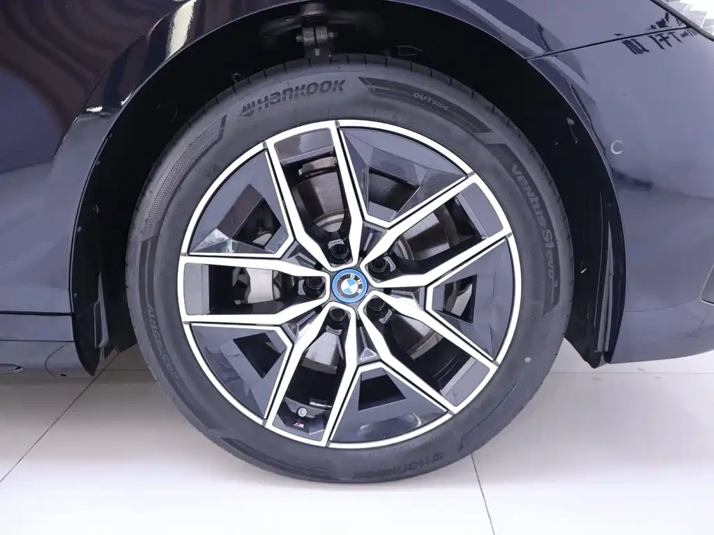 BMW i5 2025 — фото 6