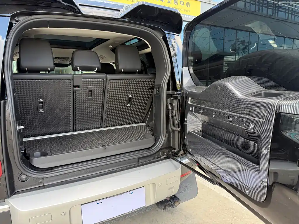 Land Rover Defender 2024 — фото 16