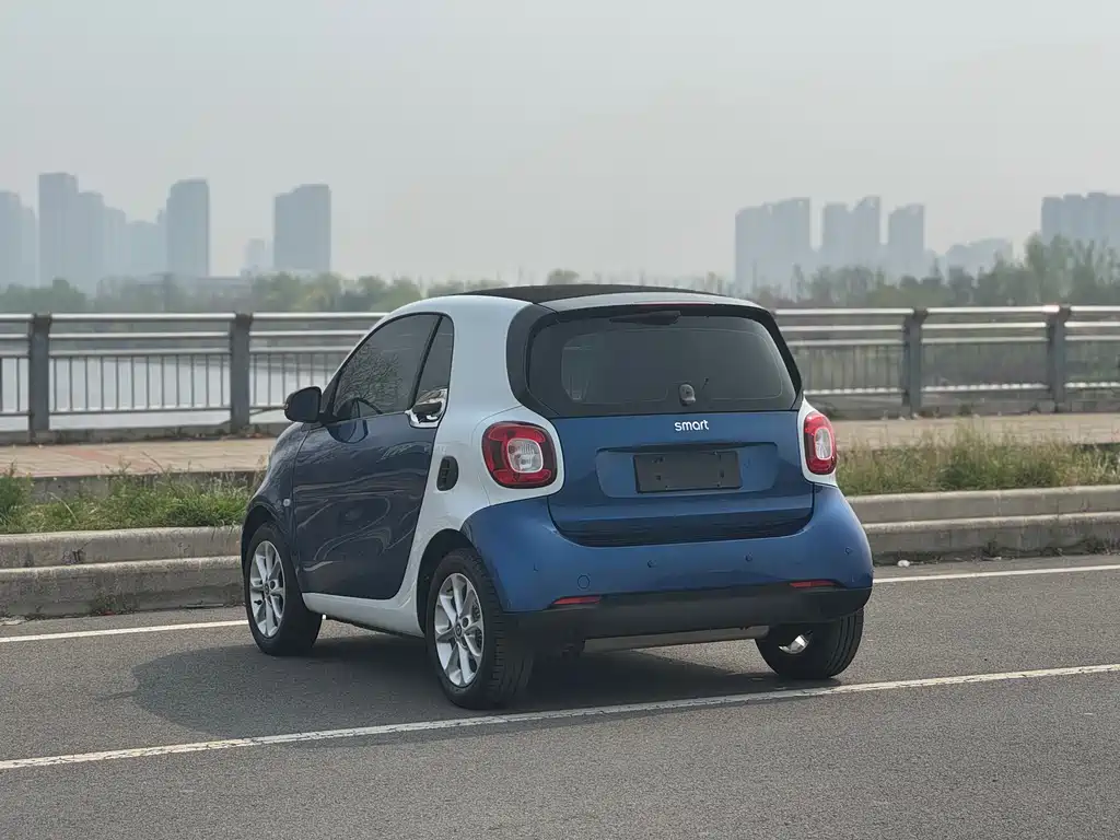 smart Fortwo 2019 — фото 27