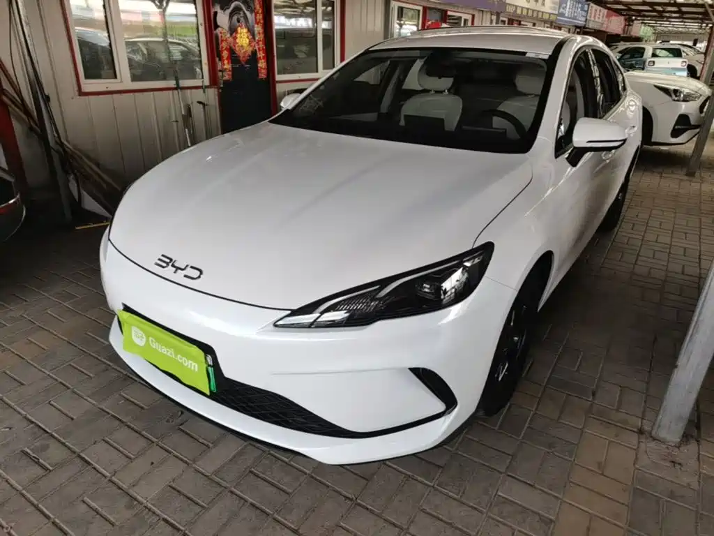 BYD Seal 05 DM-i 2025 — фото 1