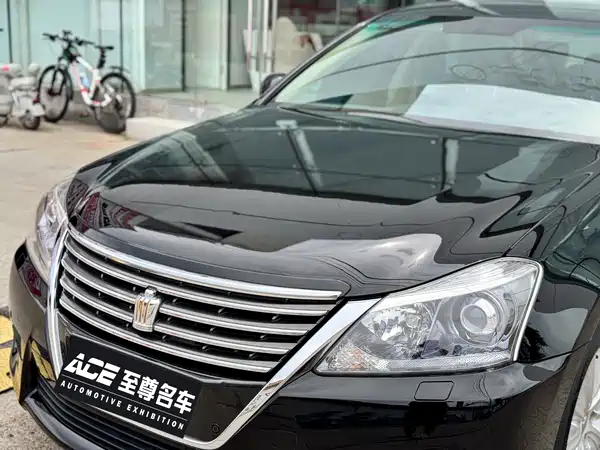 Toyota Crown 2013