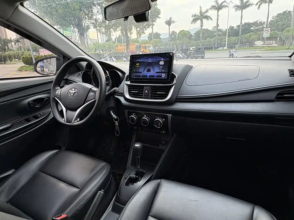 Toyota Yaris L 2022 — фото 8