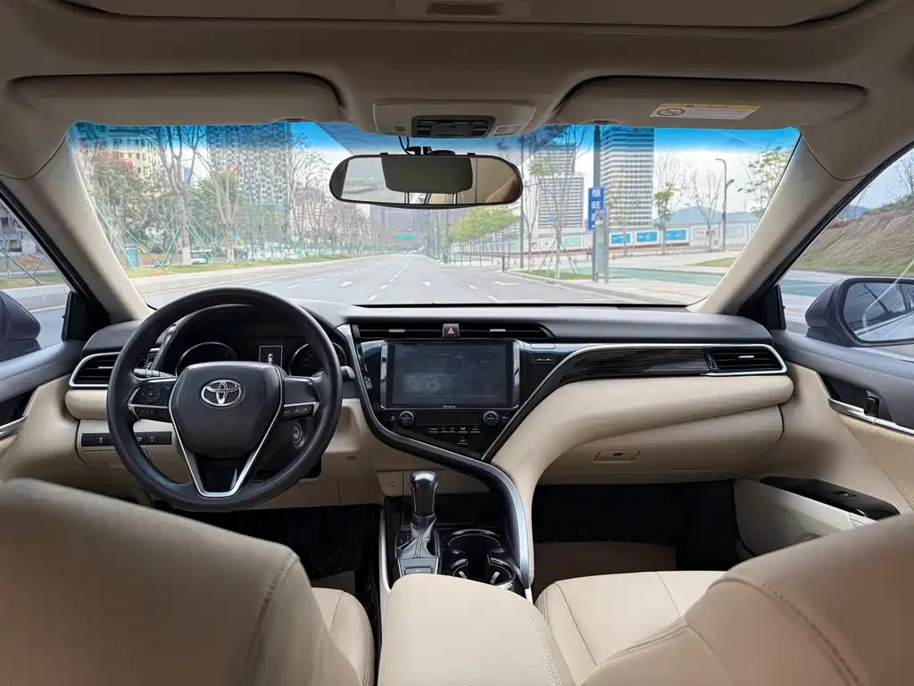 Toyota Camry 2018 — фото 11