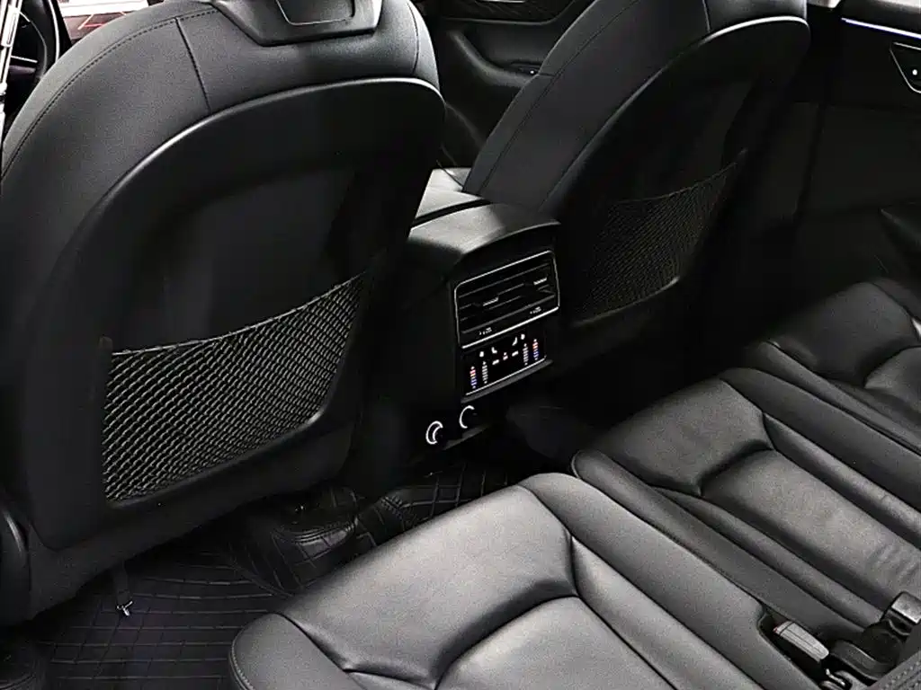 Audi Q7 2020 — фото 13