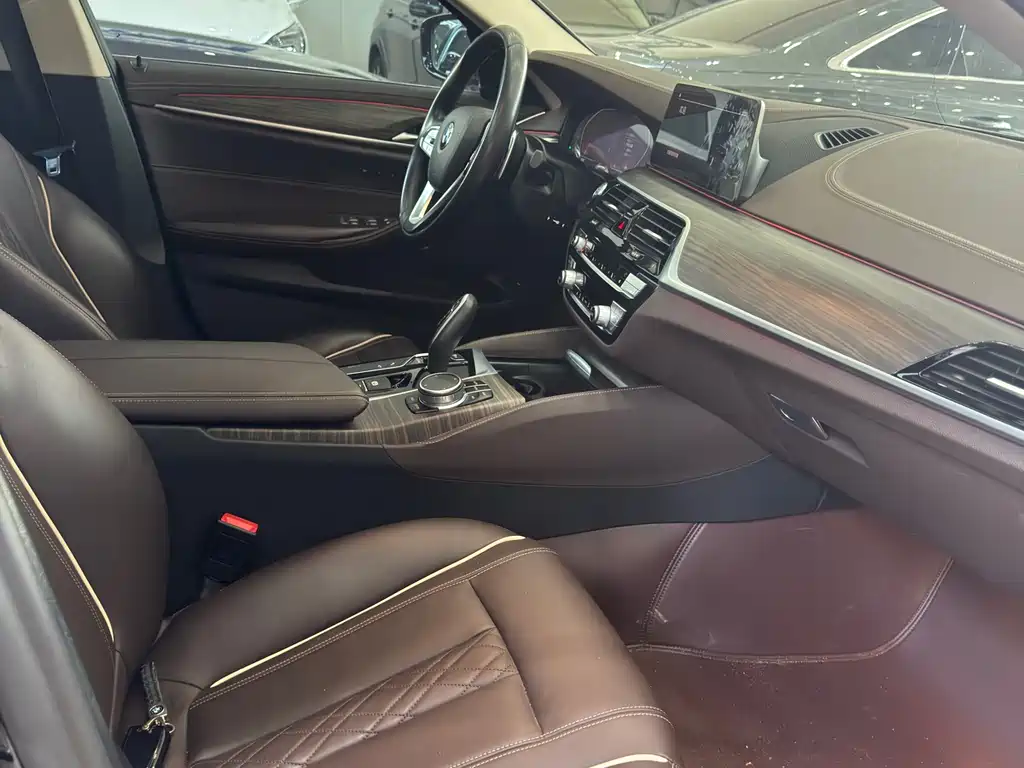 BMW 5 Series 2020 — фото 13