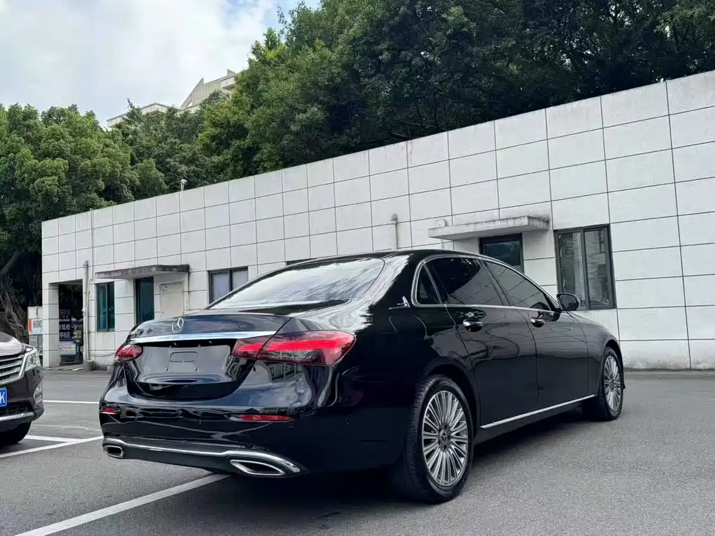 Mercedes-Benz E-Class 2023 — фото 6