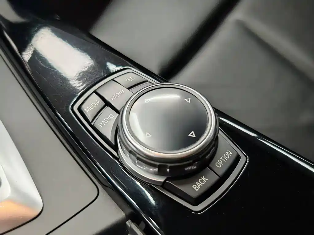 BMW 3 Series 2015 — фото 21