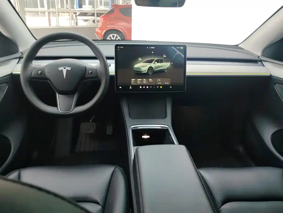 Tesla Model Y 2024 — фото 12