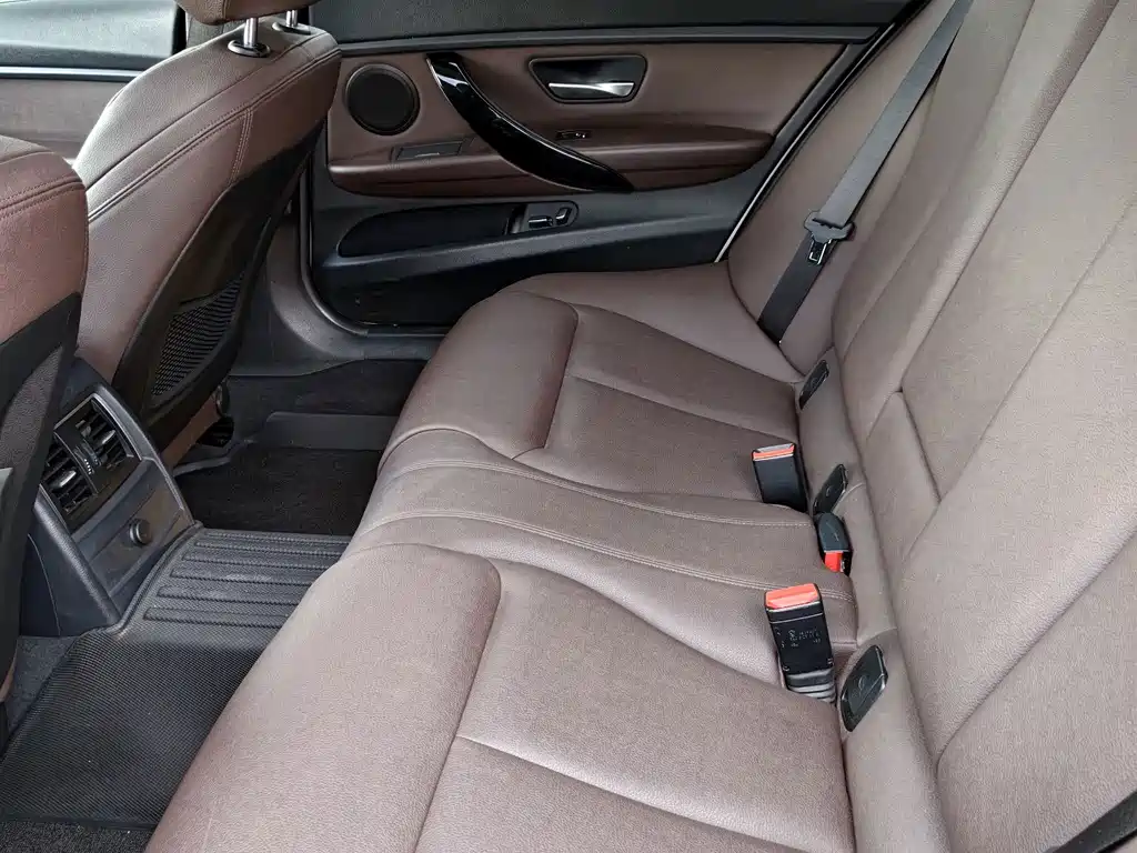 BMW 3 Series 2017 — фото 14