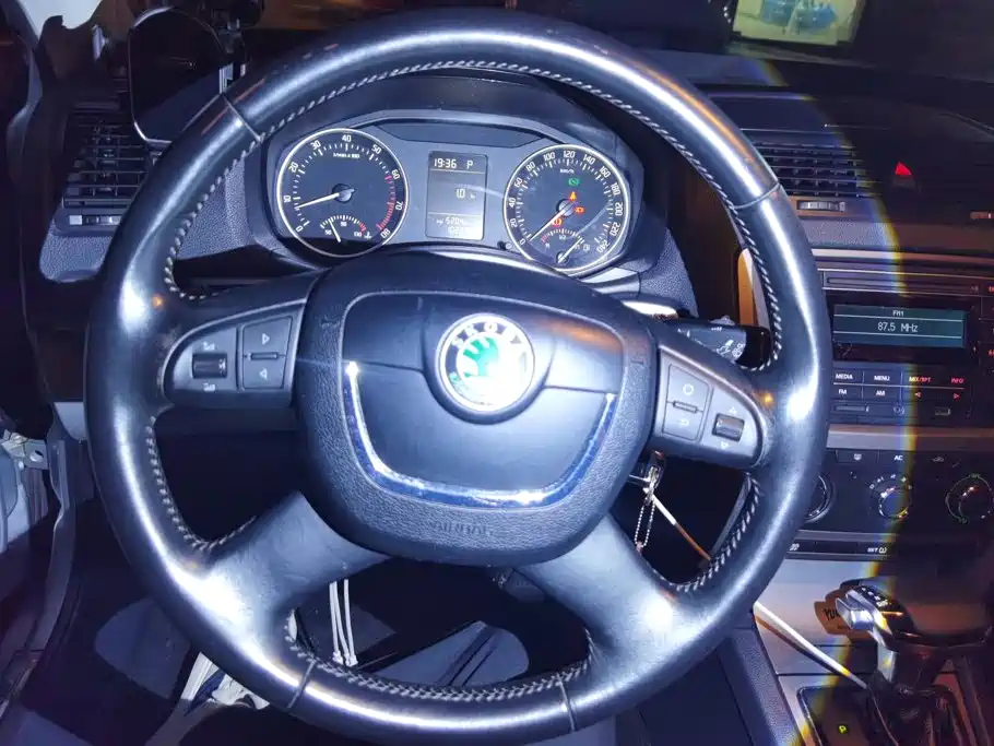 Skoda Octavia 2012 — фото 14