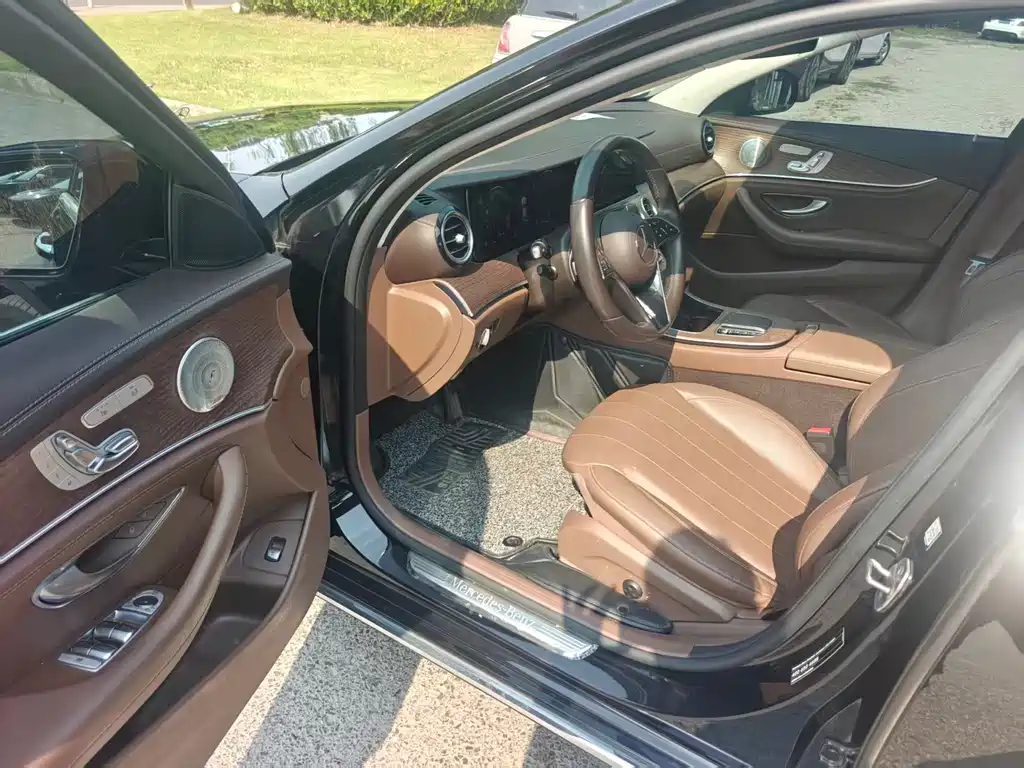 Mercedes-Benz E-Class 2022 — фото 6