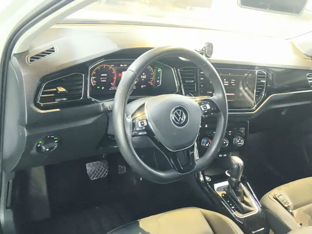 Volkswagen T-Roc 2021 — фото 10