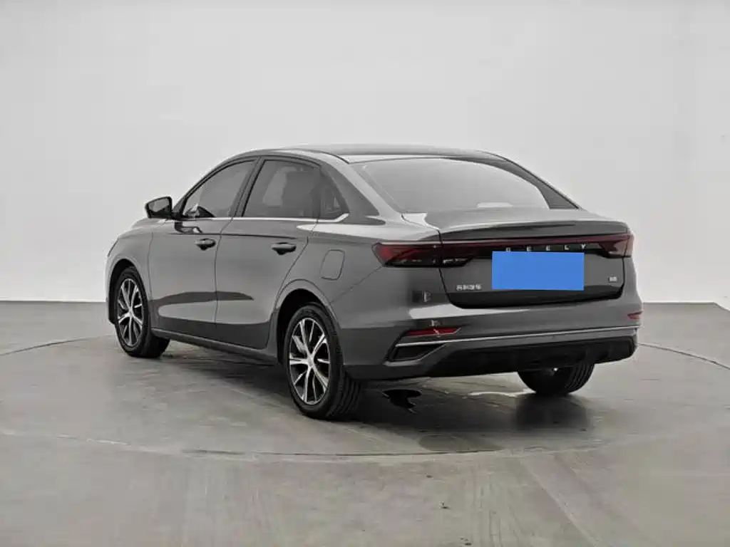 Geely Emgrand 2022