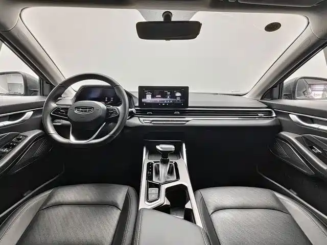 Geely Emgrand 2022
