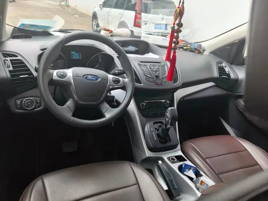 Ford Kuga 2016 — фото 11