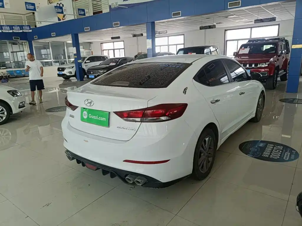 Hyundai Elantra 2018 — фото 7