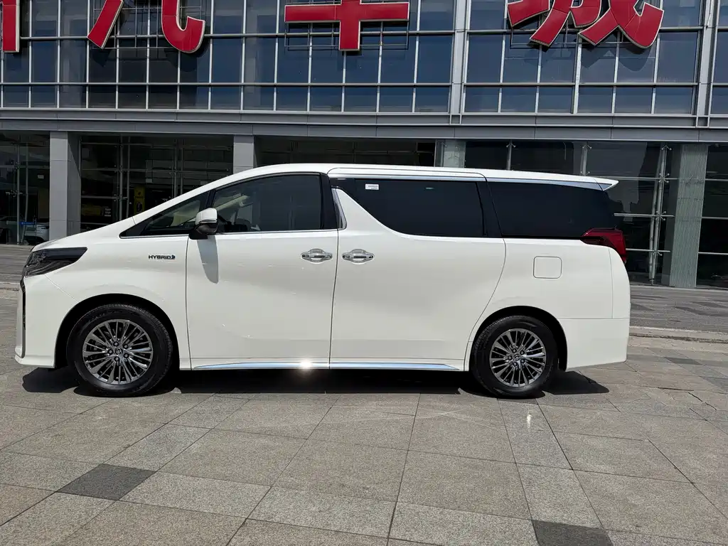 Toyota Alphard 2023 — фото 4