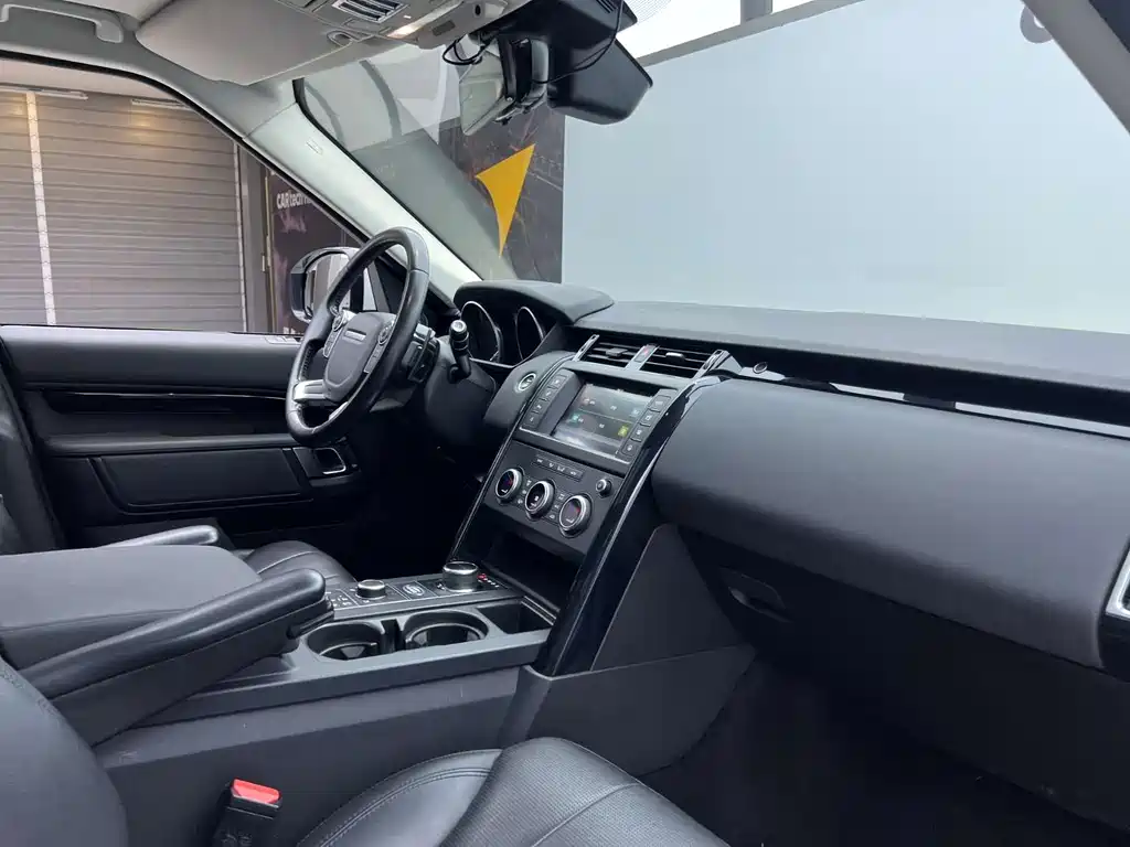Land Rover Discovery 2018 — фото 14