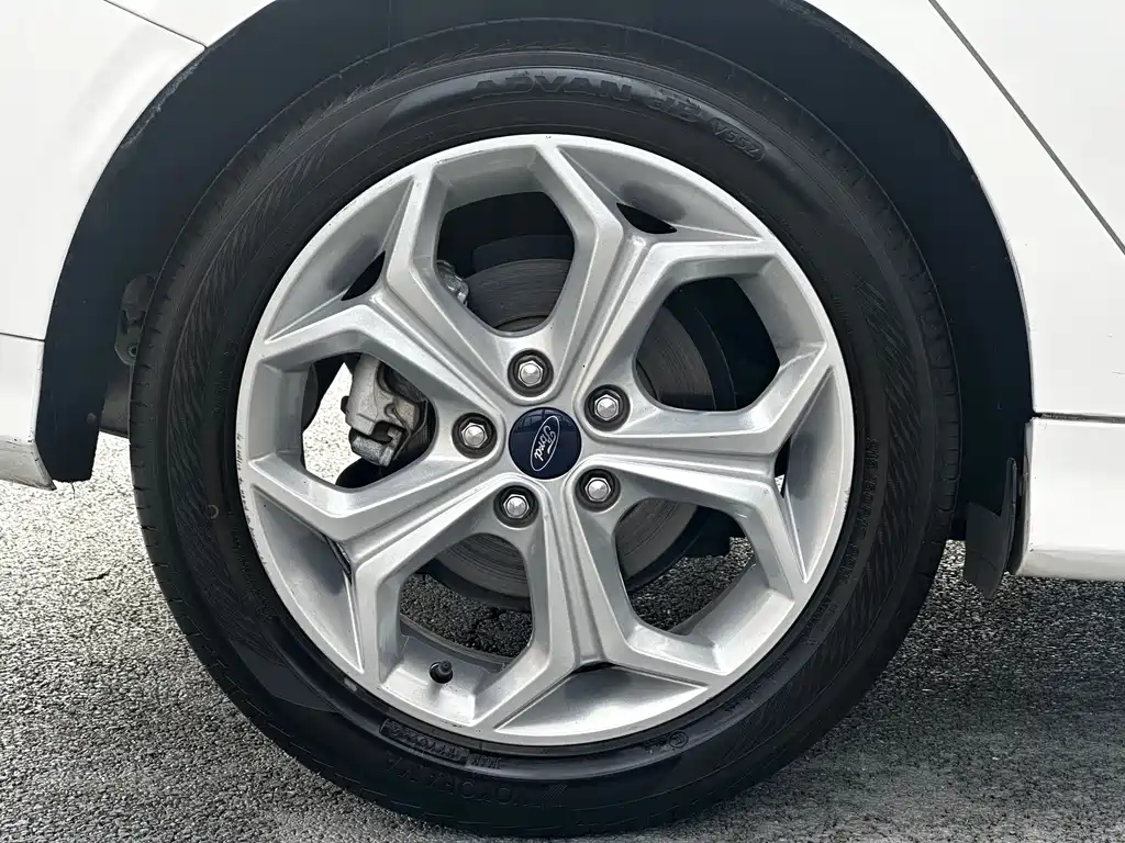 Ford Focus 2014 — фото 14