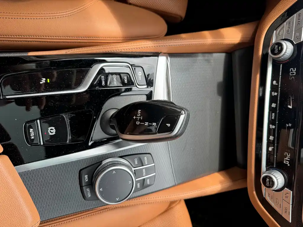 BMW 5 Series 2021 — фото 11