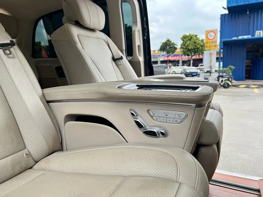 Mercedes-Benz V-Class 2022 — фото 22
