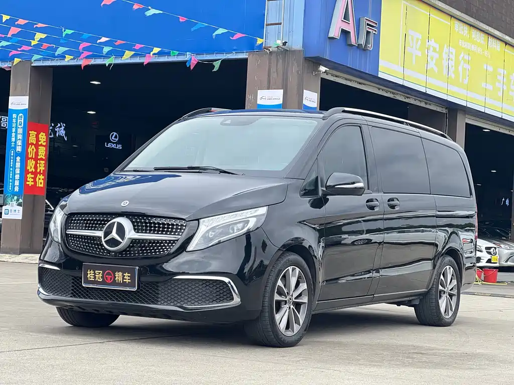 Mercedes-Benz V-Class 2022 — фото 1