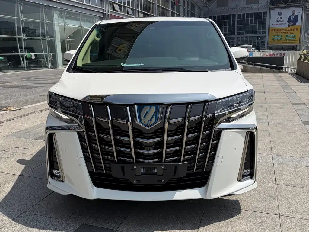 Toyota Alphard 2023 — фото 1