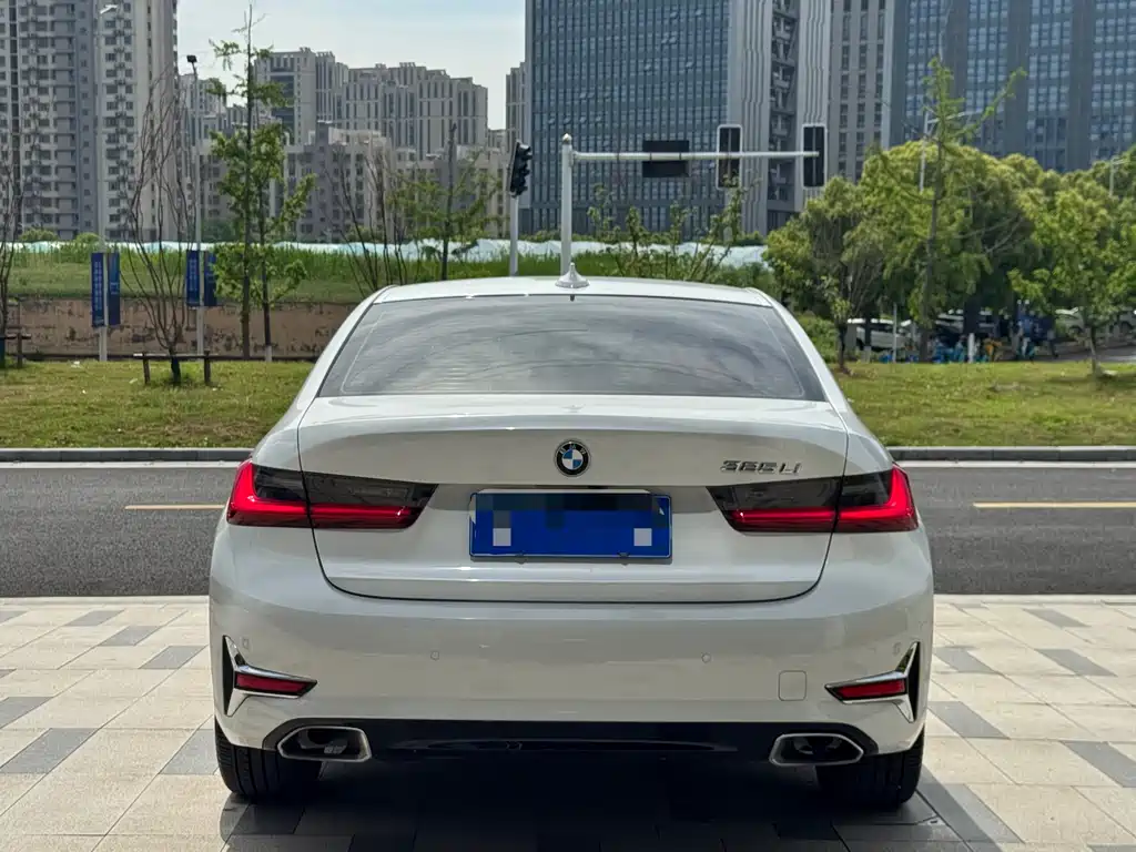 BMW 3 Series 2019 — фото 25
