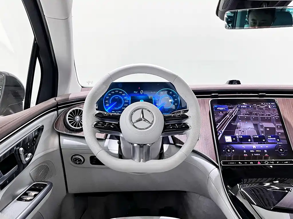 Mercedes-Benz EQE SUV 2025 — фото 12