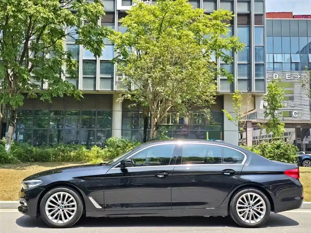 BMW 5 Series New Energy 2020 — фото 2