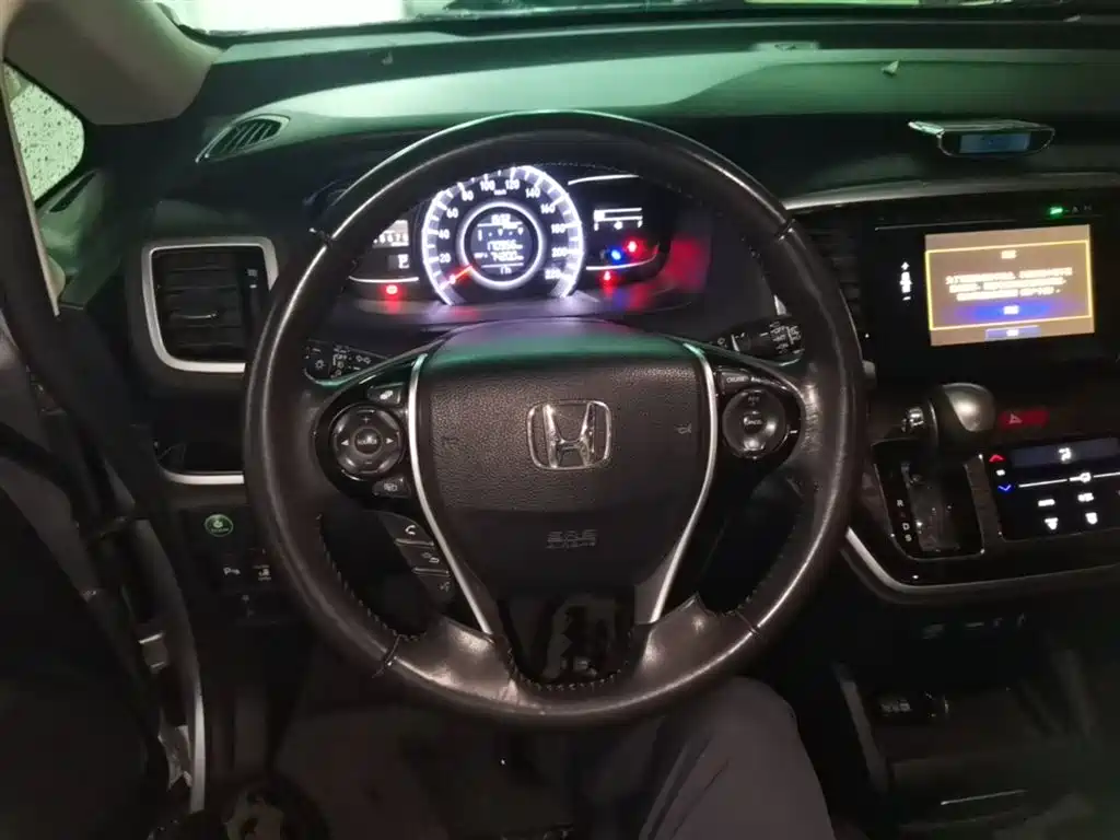 Honda Odyssey 2016 — фото 11