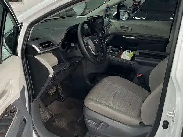 Toyota Sienna 2023