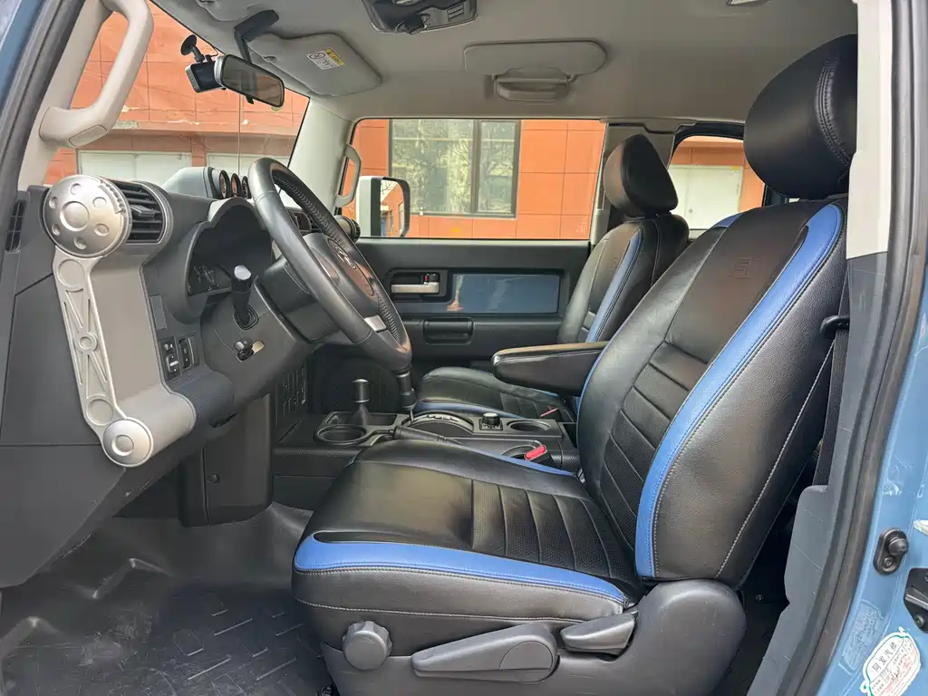 Toyota FJ Cruiser 2018 — фото 11