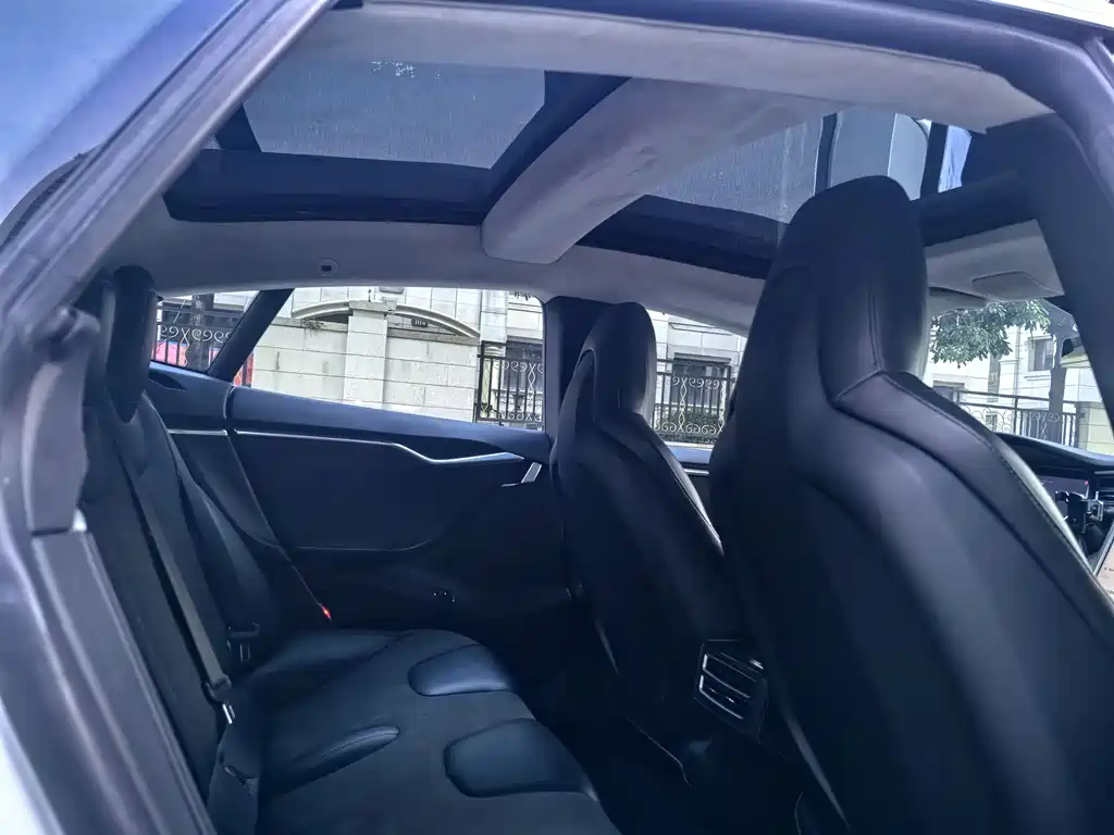 Tesla Model S 2017 — фото 14